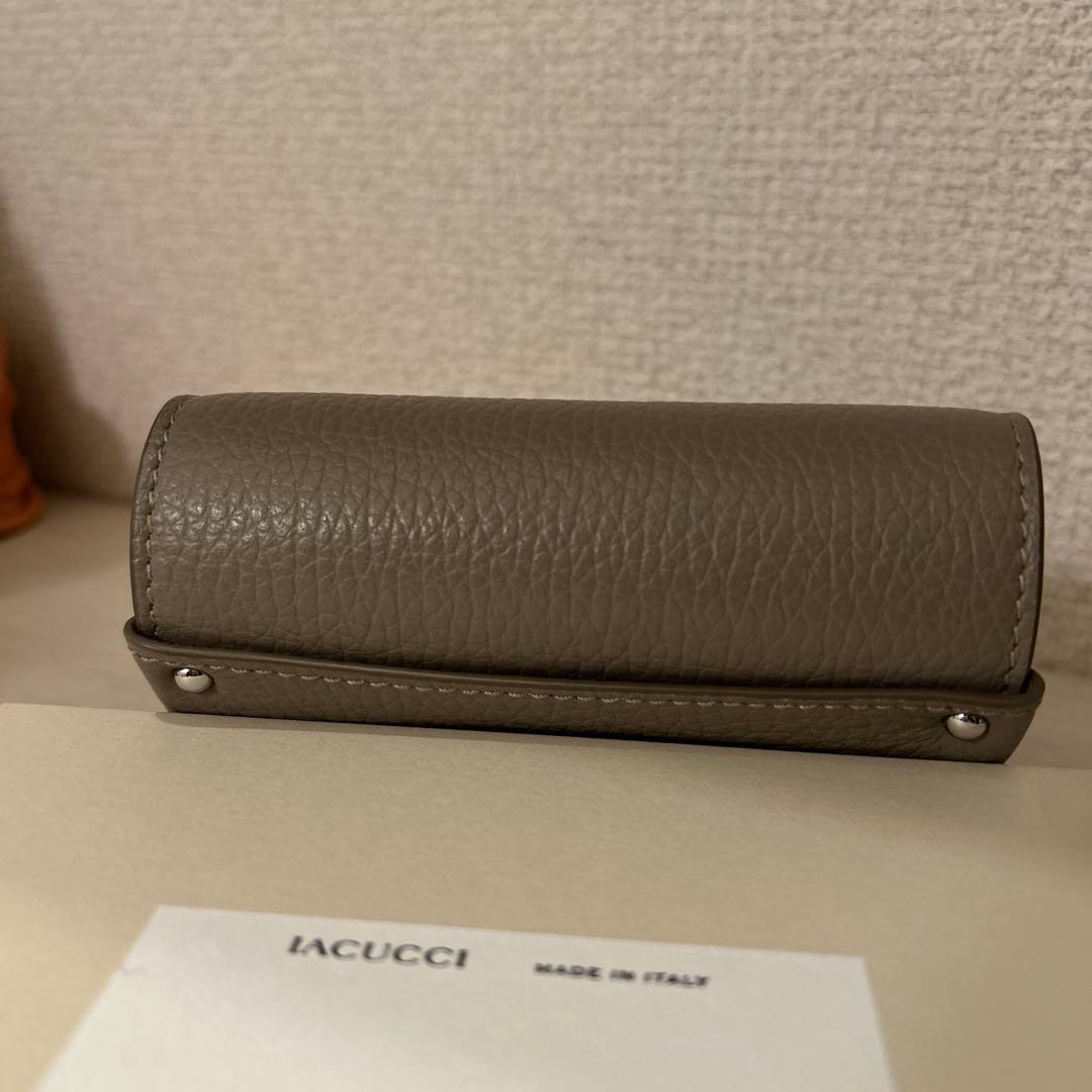 美品　IACUCCI アバ ウォレット グレージュ