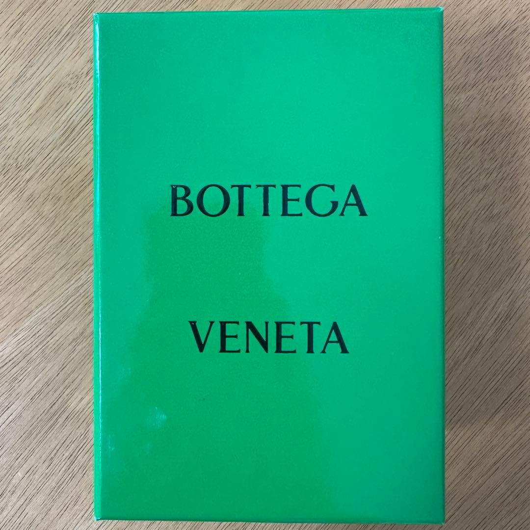 【BOTTEGA VENETA】ブラックレザー三つ折り財布