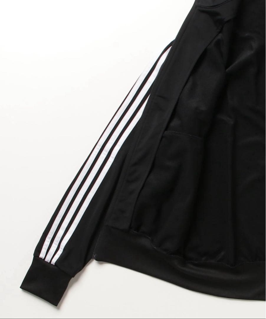 adidas トラックジャケット 黒