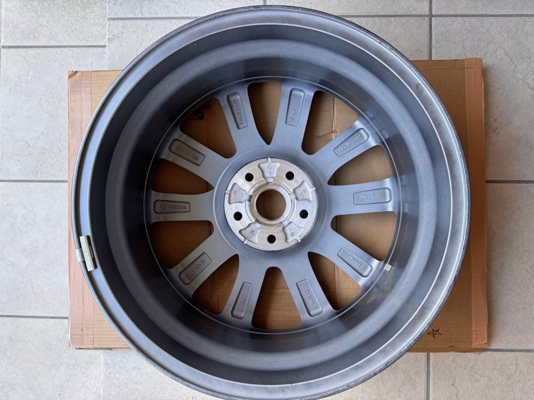 【お値下げ】MAZDA3ファストバック純正18インチホイール（グレーメタリック）