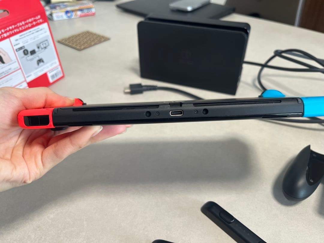 ほぼ新品 任天堂 Nintendo スイッチ switch