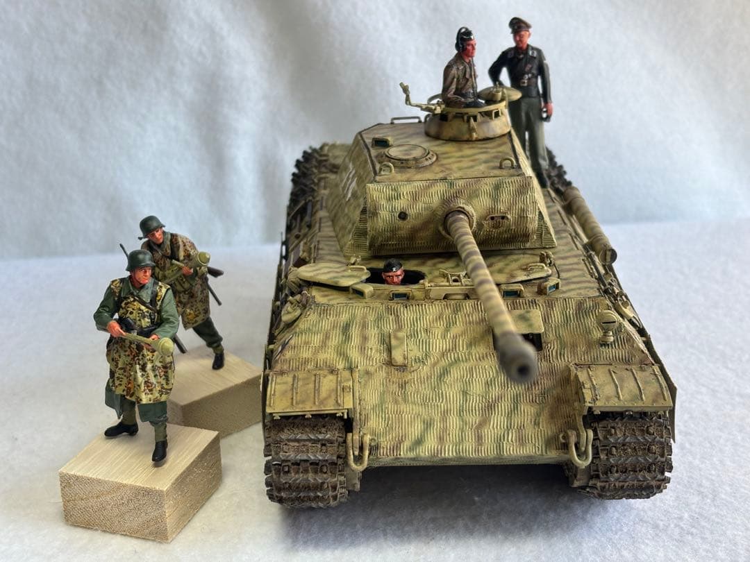 １／３５ドイツ軍パンサー戦車プラモデル完成品