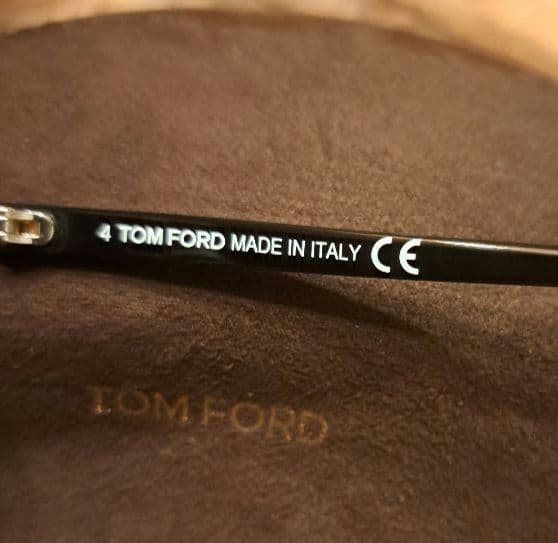 美品 TOM FORD サングラス TF5725-D-B 001 トムフォード