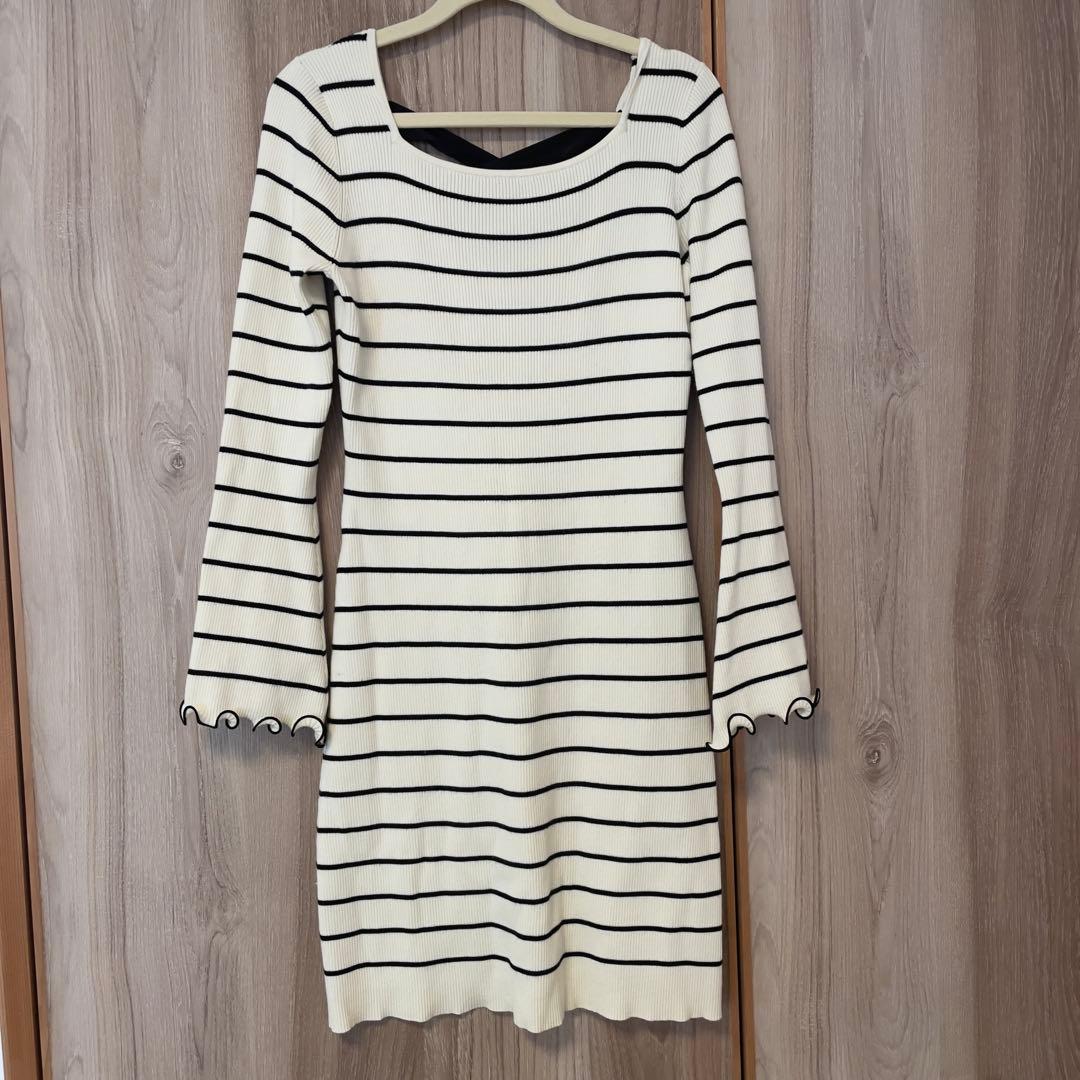極美品Herlipto Be Mine Back Lace-Up Dress