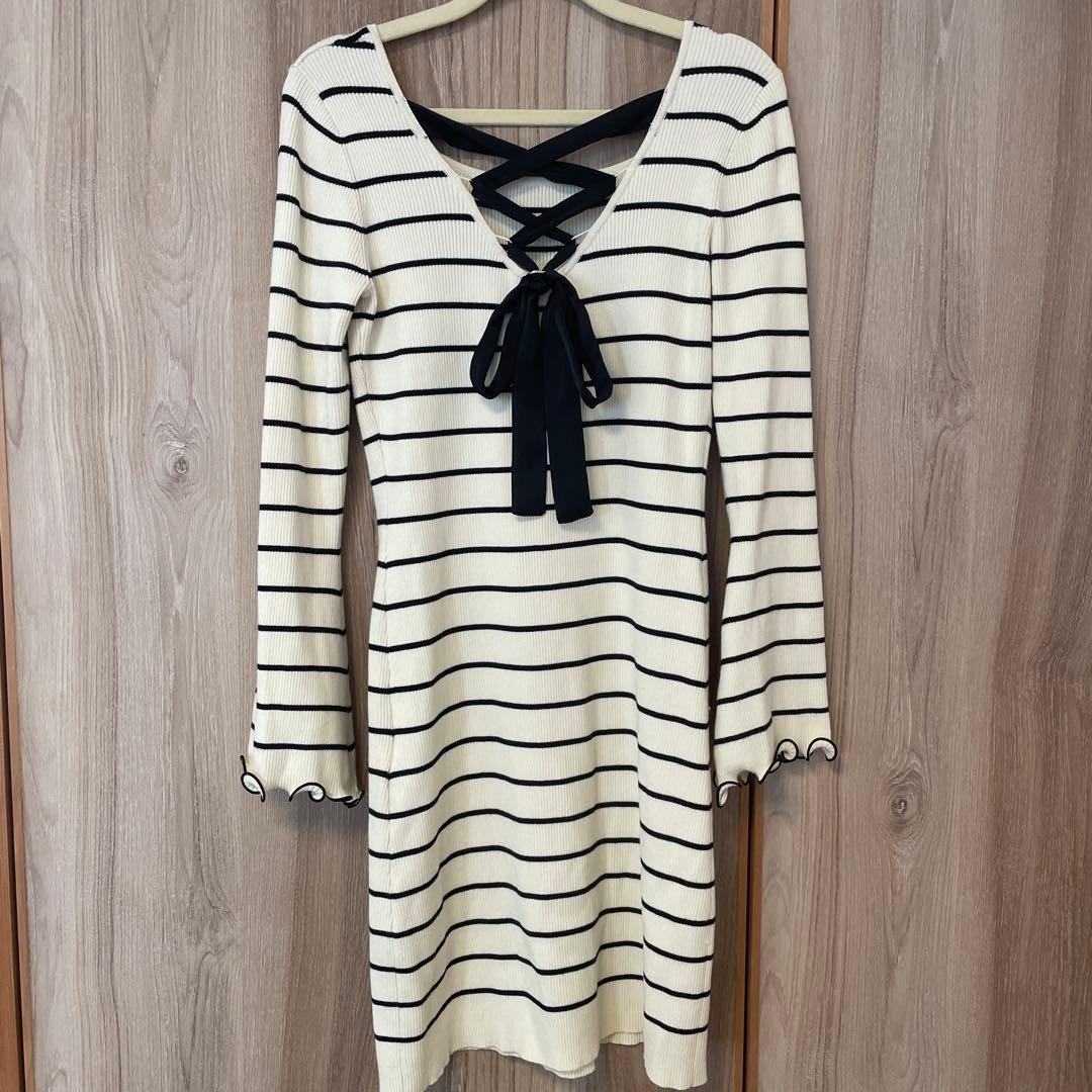 極美品Herlipto Be Mine Back Lace-Up Dress