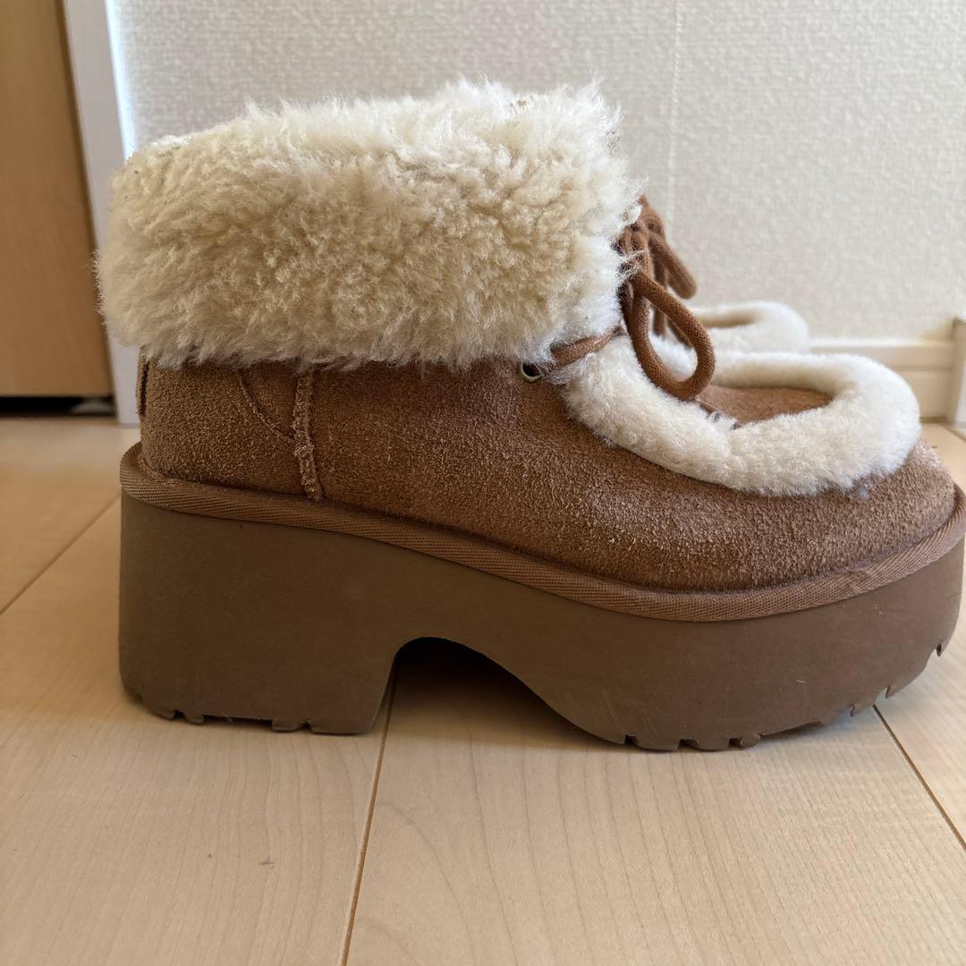 UGG エスミー厚底ムートンブーツ