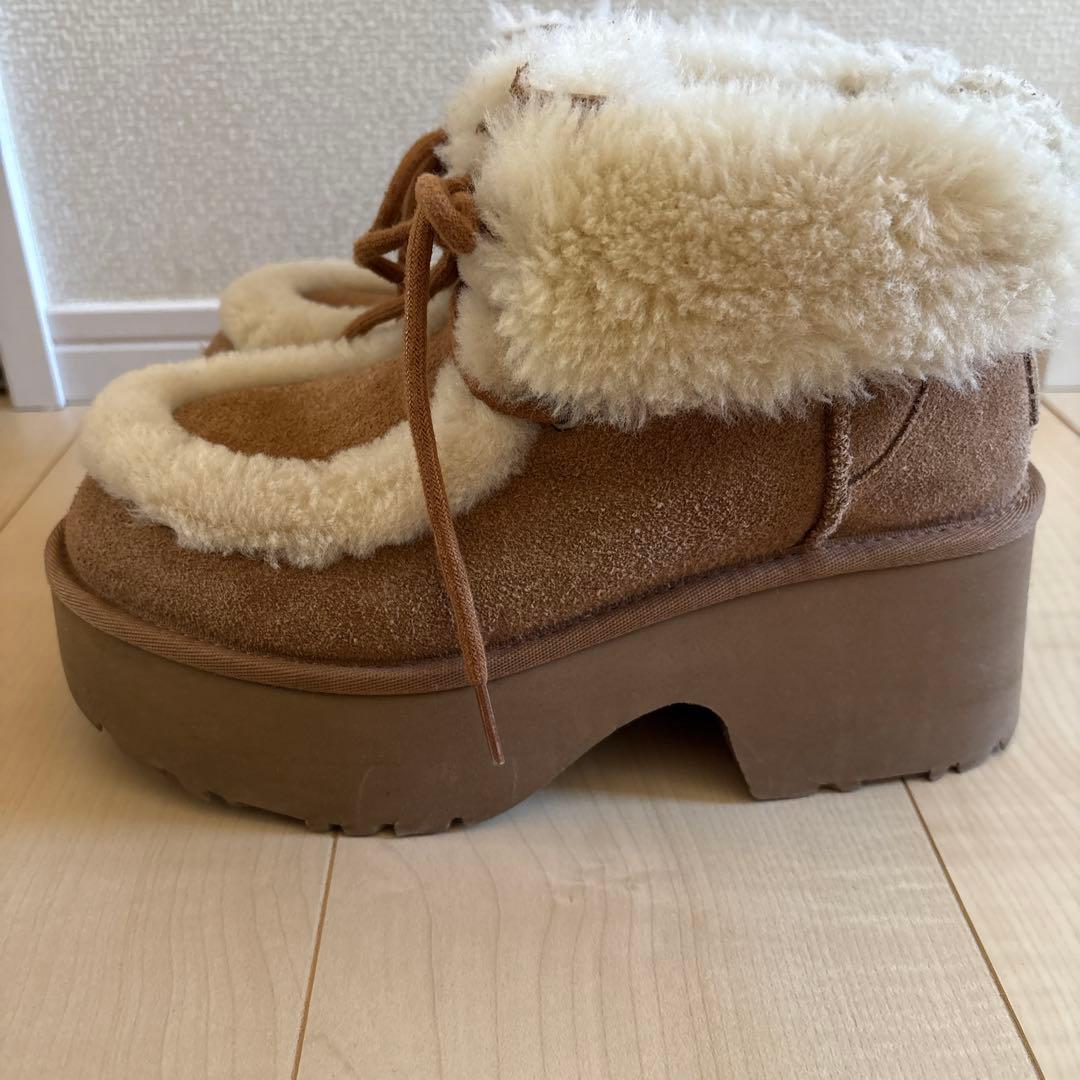 UGG エスミー厚底ムートンブーツ