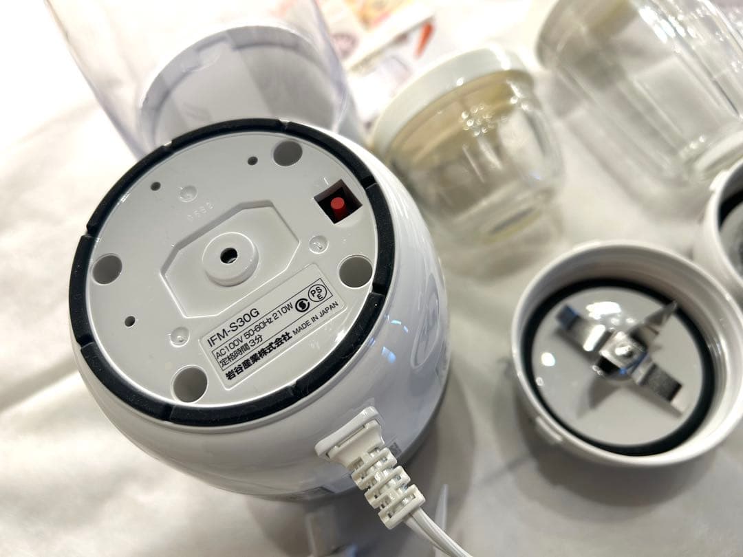 ★新品未使用★iwatani岩谷産業サイレントミルサー★ ジューサー　ミキサー