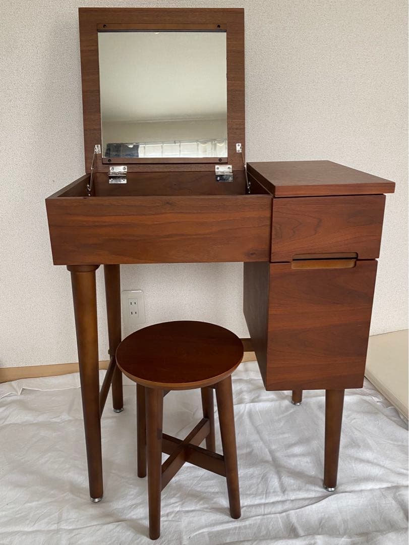 ドレッサー　お洒落　コンパクト　椅子付き