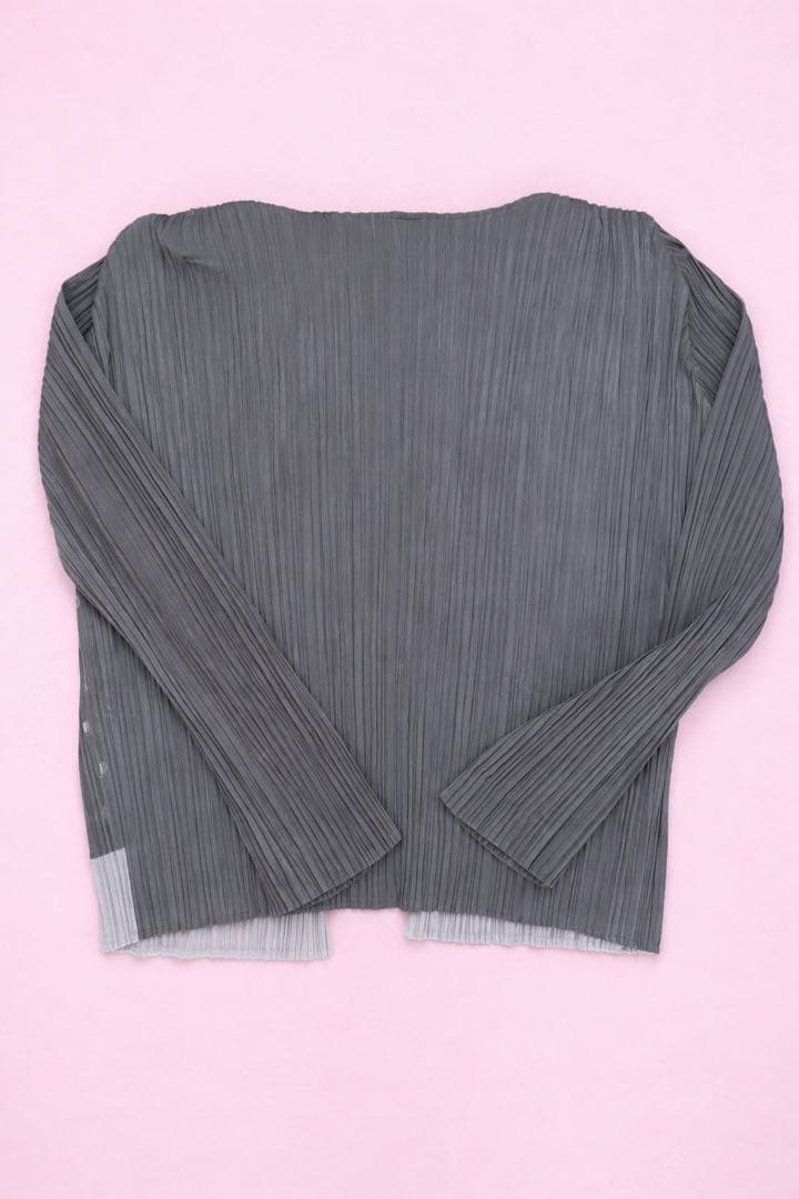 PLEATS PLEASライトグレー プリーツ長袖カーディガン