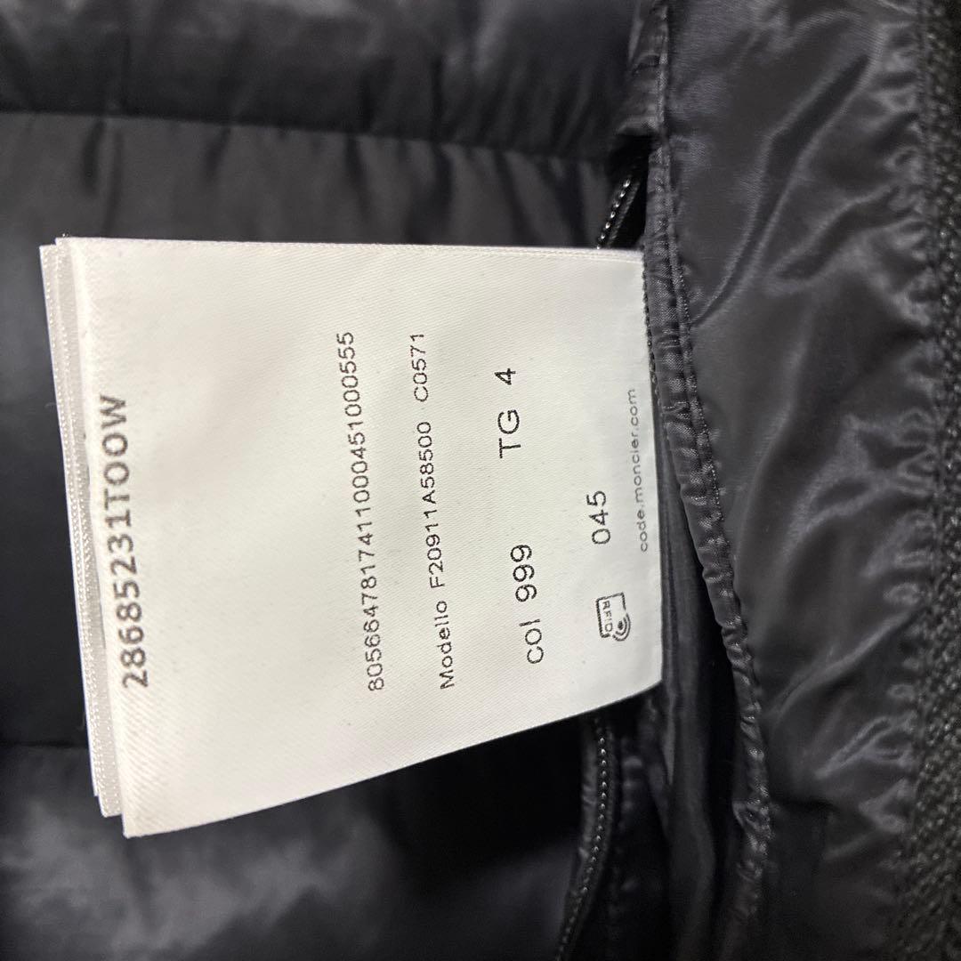MONCLER ブラック ダウンベスト フード付き　サイズ4(LL)