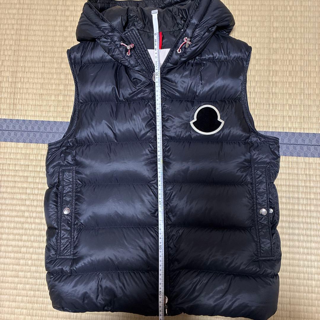 MONCLER ブラック ダウンベスト フード付き　サイズ4(LL)