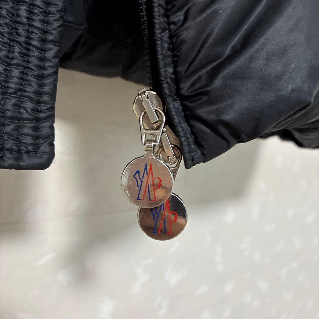 MONCLER ブラック ダウンベスト フード付き　サイズ4(LL)
