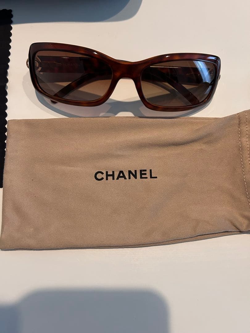 美品【CHANEL(シャネル) サングラス】べっ甲調・ケース、その他附属付き