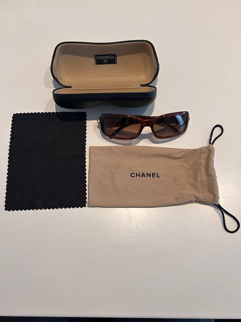 美品【CHANEL(シャネル) サングラス】べっ甲調・ケース、その他附属付き