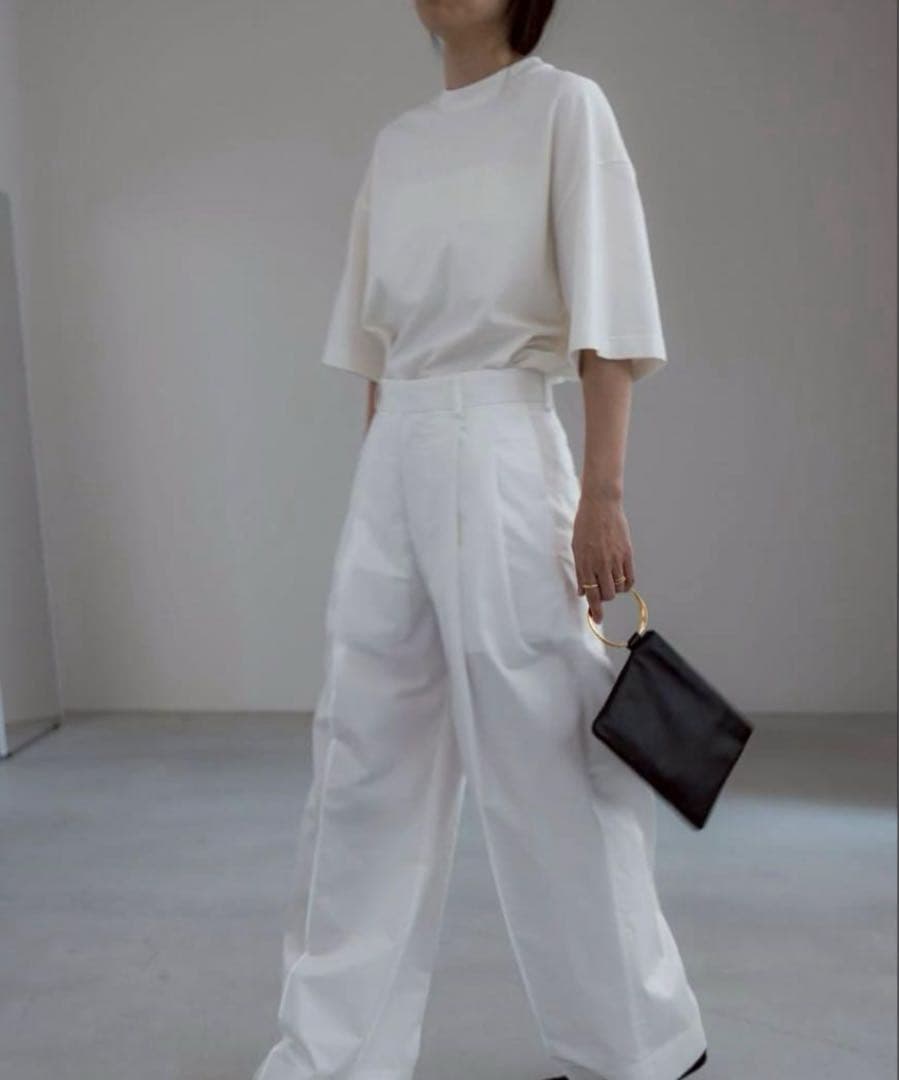digne hugeT white ディニュ