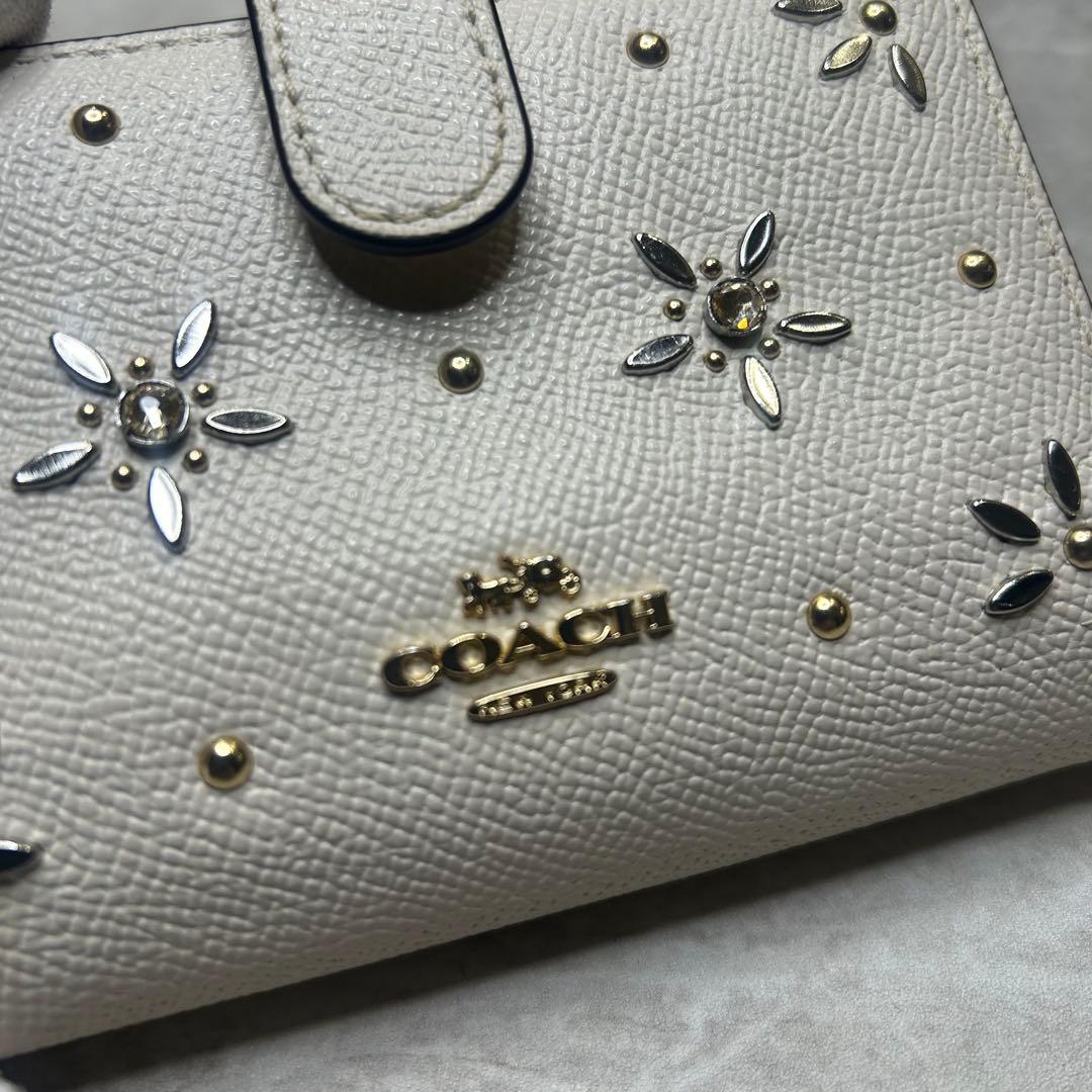 新品同様✨COACH 花柄装飾 二つ折り財布