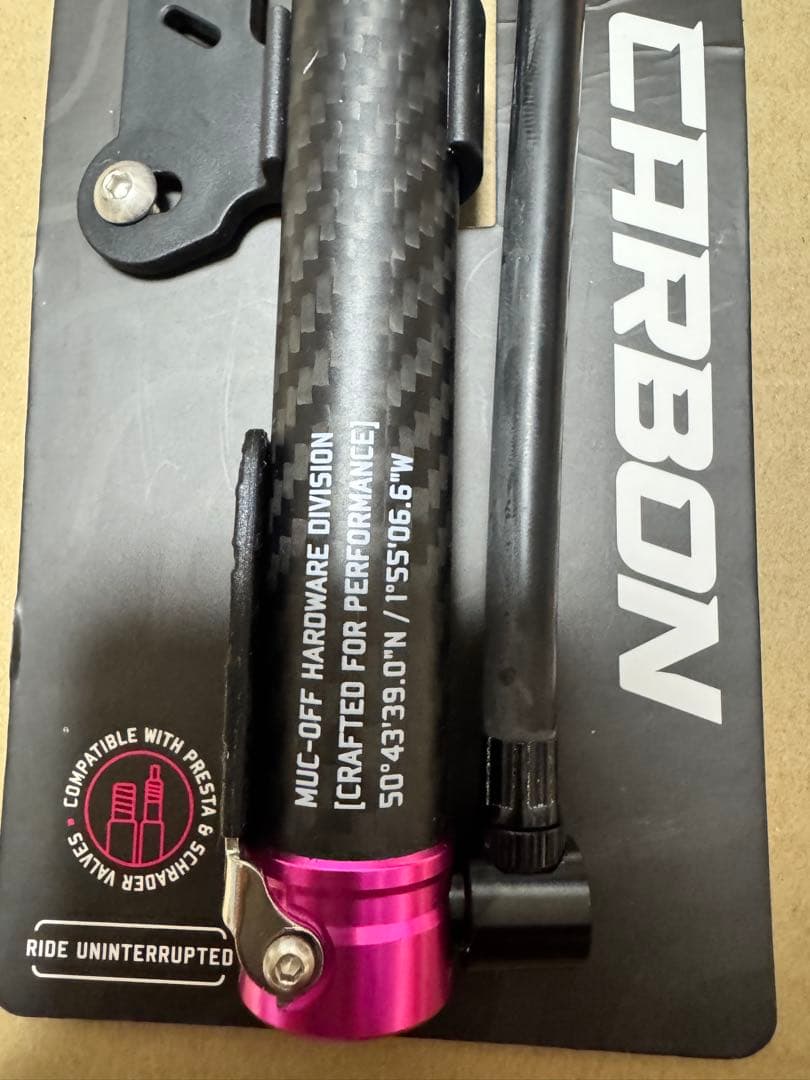 Muc off限定品　AIR MACH CARBON 携帯ポンプ カーボン製