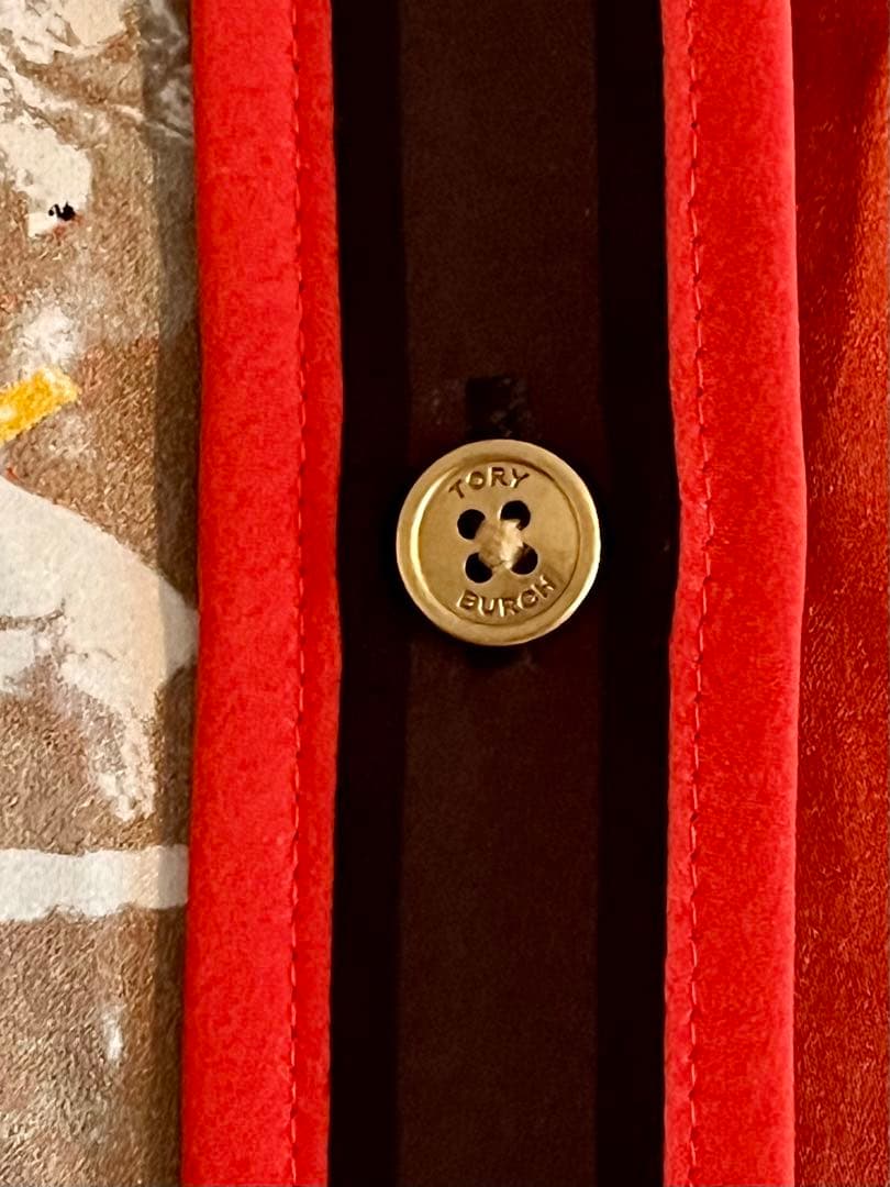 Tory Burch（トリーバーチ）の白、赤、黒の花柄ペイズリー柄シャツドレス