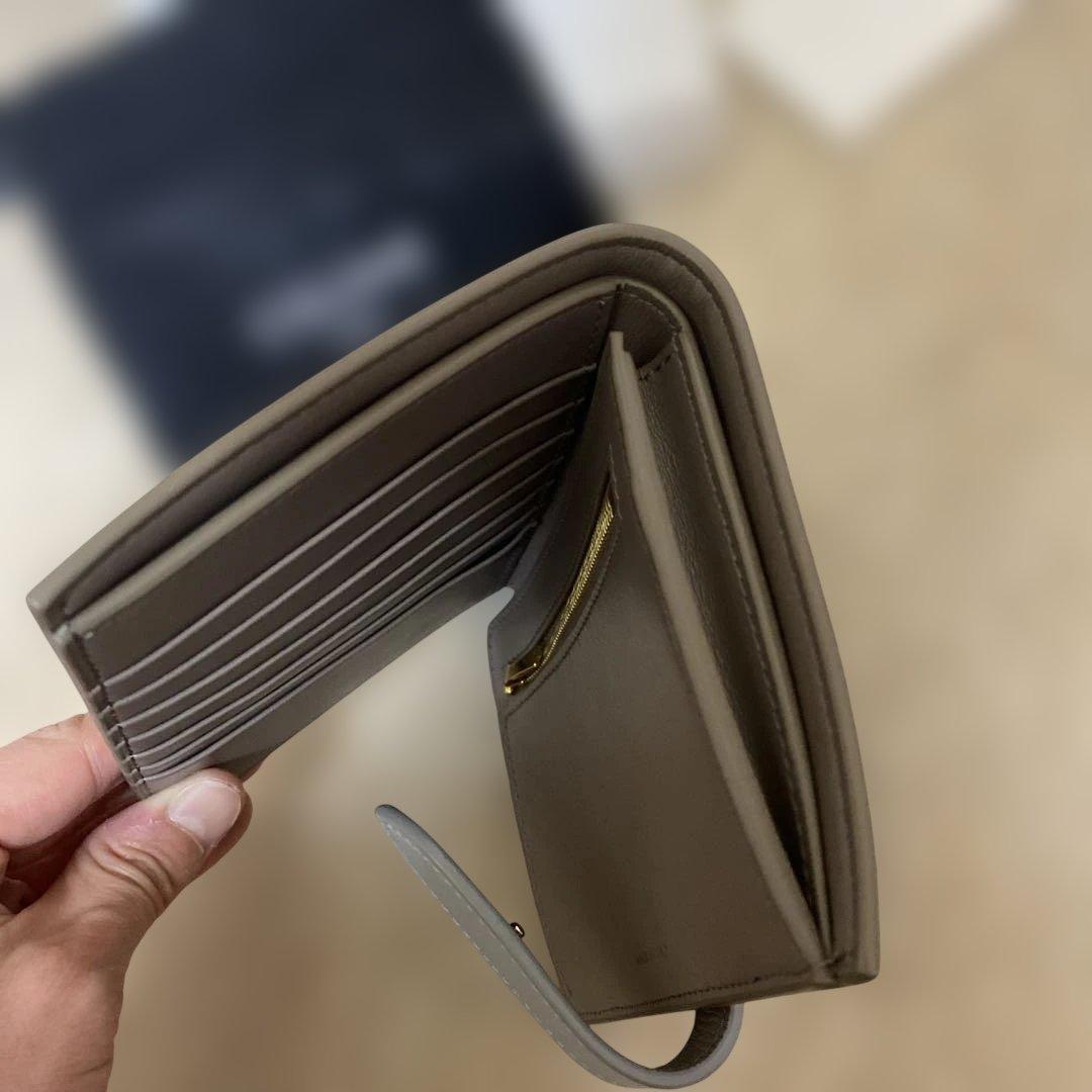 セリーヌ二つ折り財布