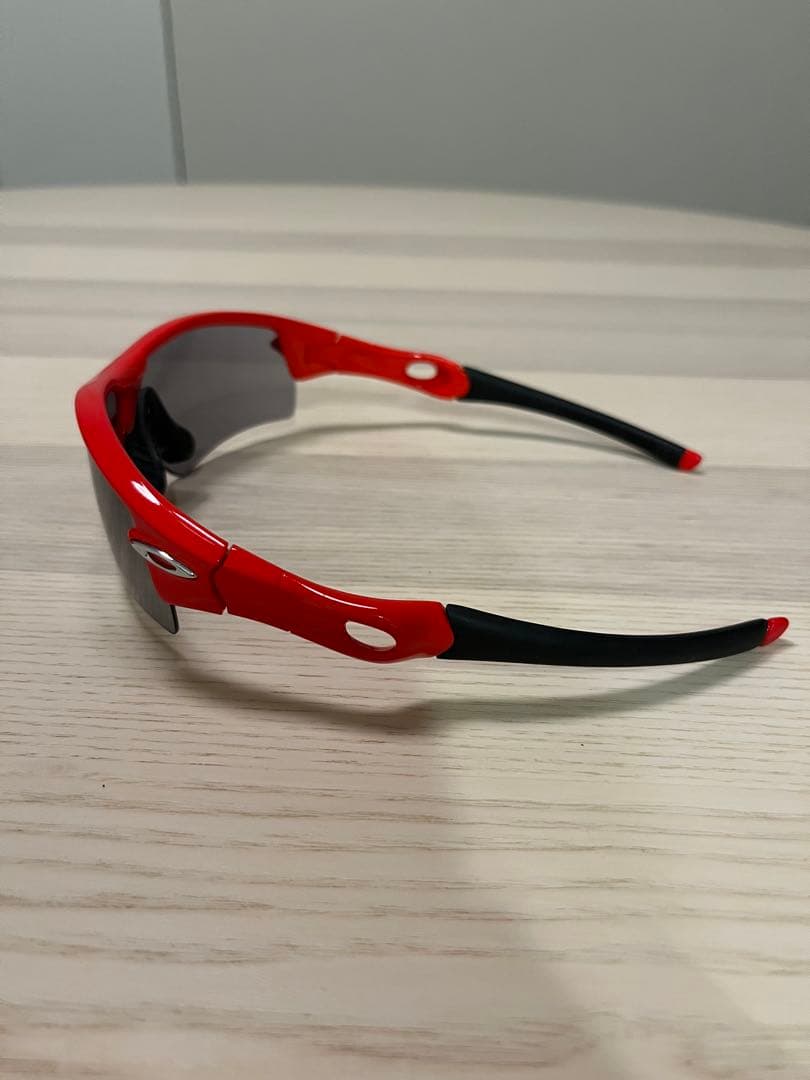 Oakley スポーツサングラス レッド/ブラック