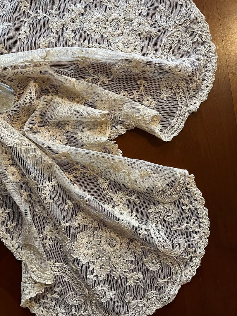 ◆フランスアンティーク｜美品チュールレーステーブルセンター花刺繍フリルクリーム