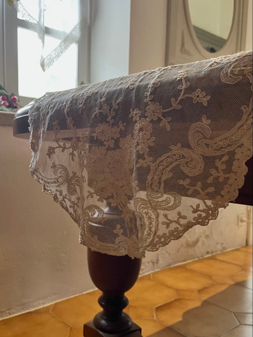 ◆フランスアンティーク｜美品チュールレーステーブルセンター花刺繍フリルクリーム