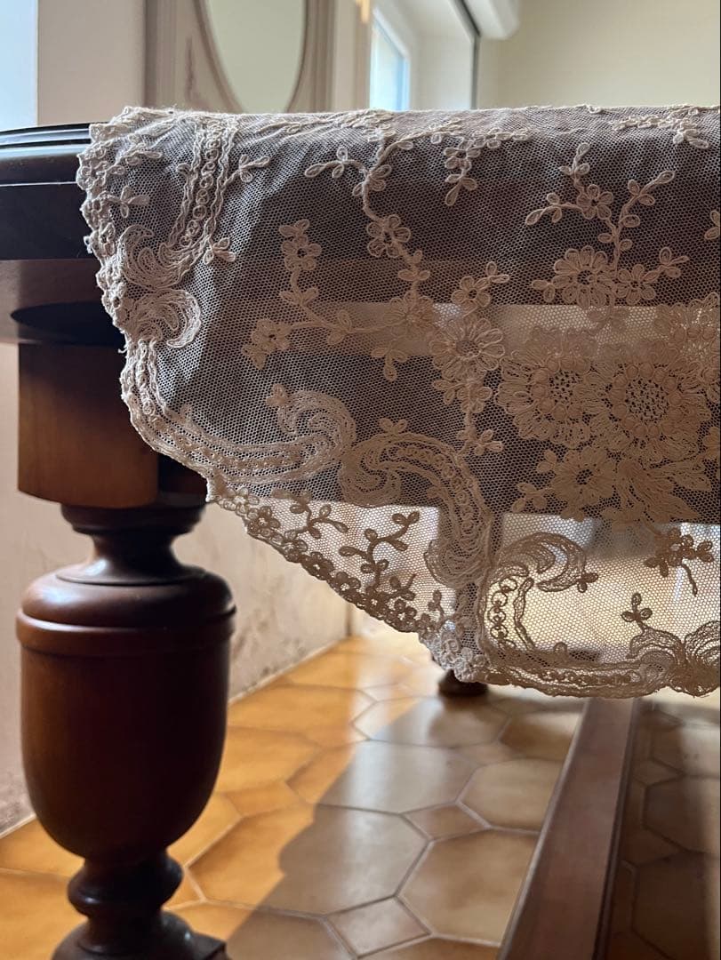 ◆フランスアンティーク｜美品チュールレーステーブルセンター花刺繍フリルクリーム