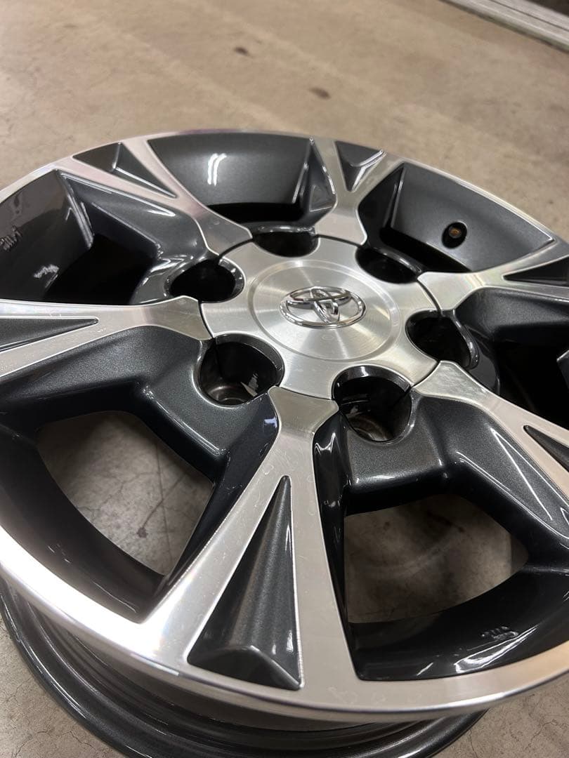 ⭐︎希少 200系ハイエース純正 中古ホイール4本セット 新品ゴムバルブ付き