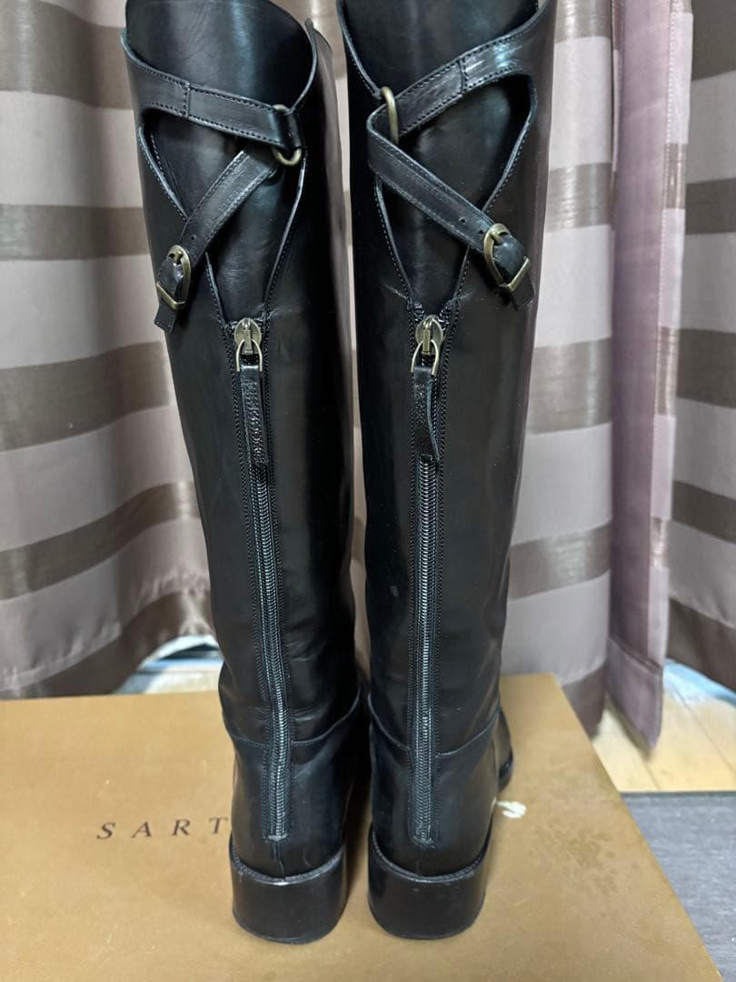 サルトル　黒ロングジョッキーブーツ 背面ファスナー