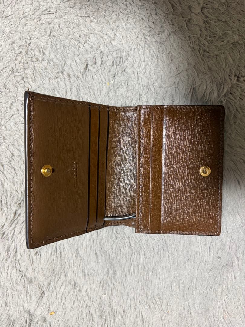 Gucci ハート型ロゴ 二つ折り財布