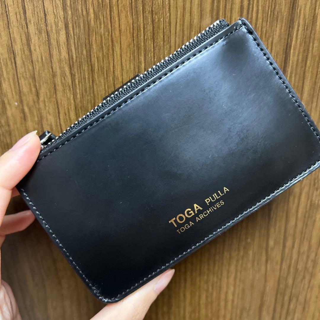 TOGA PULLA　トーガプルラ　レザーウォレットスモール　ブラック