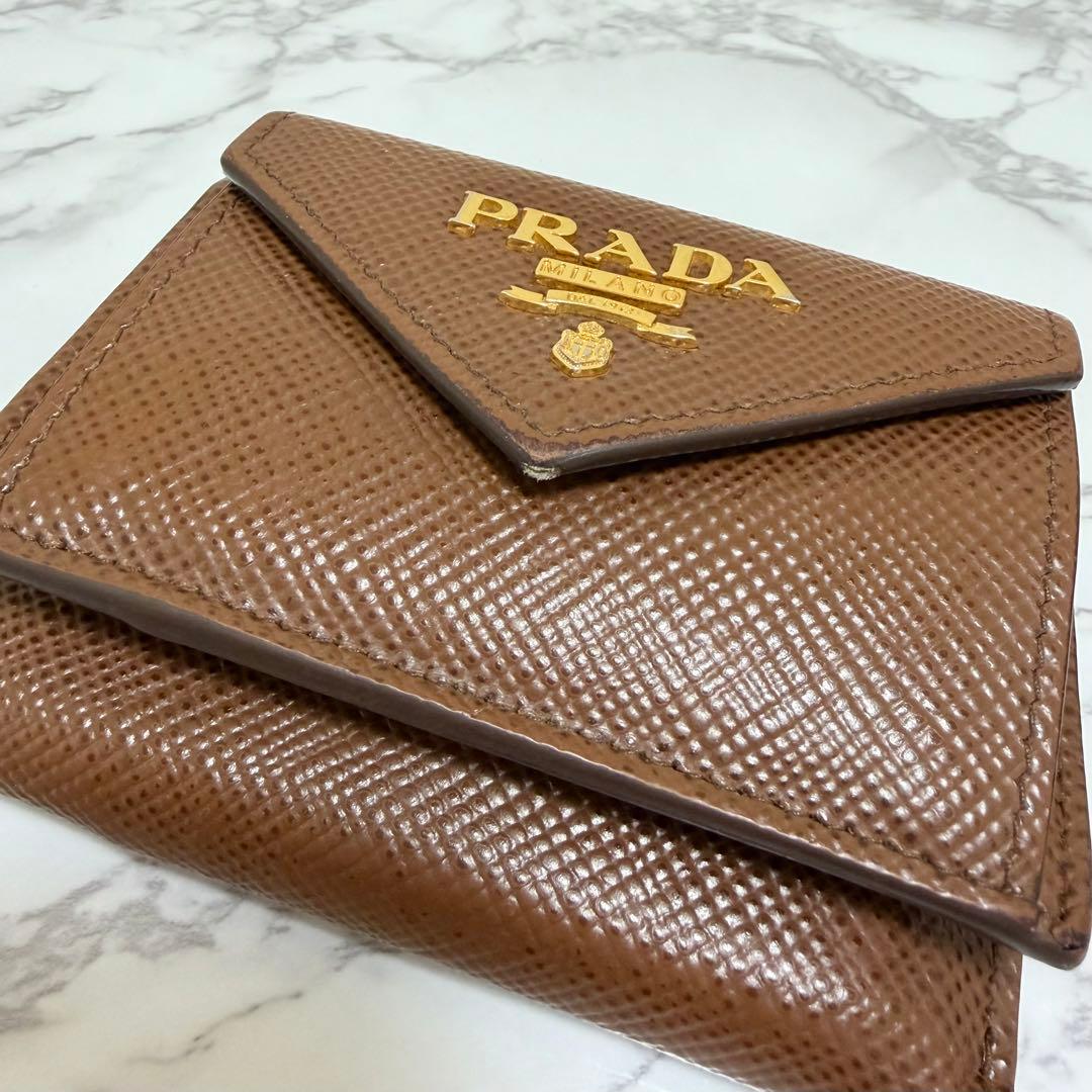 prada サフィアーノ 財布 三つ折り ブラウン