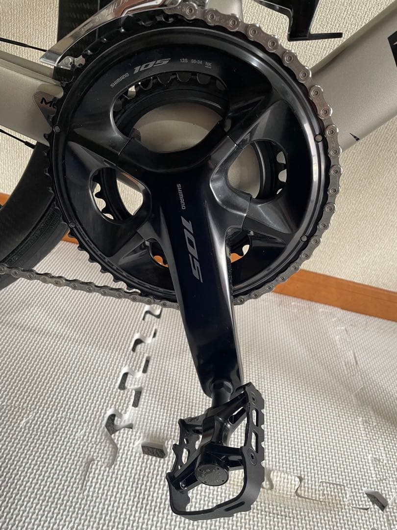 PINARELLO F5ロードバイク カーボンフレーム Shimano 105