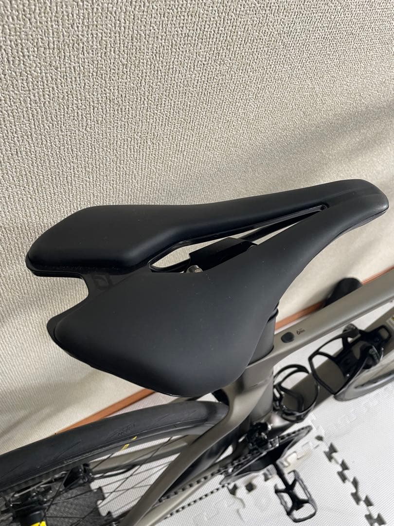 PINARELLO F5ロードバイク カーボンフレーム Shimano 105