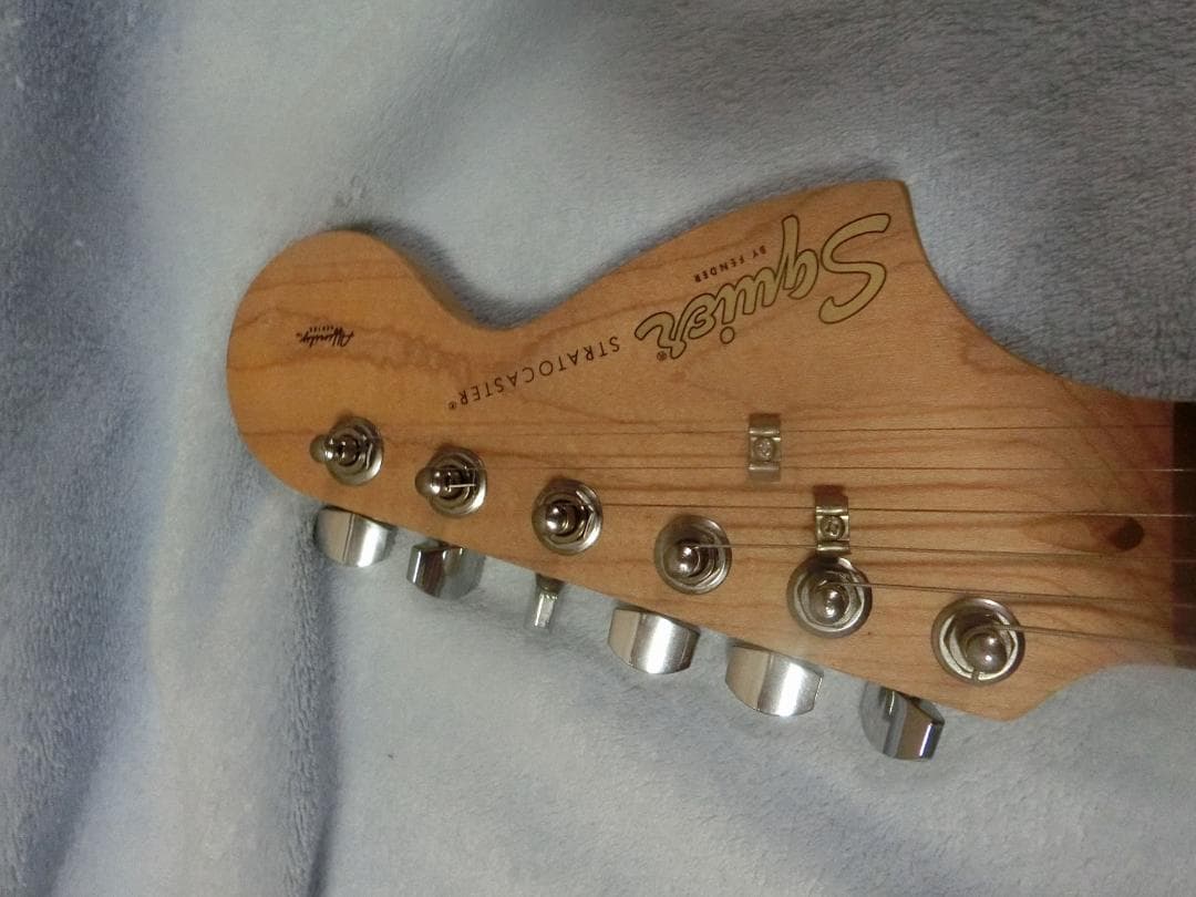 【ほぼ新品】Squier fender Stratocaster ギター（セット