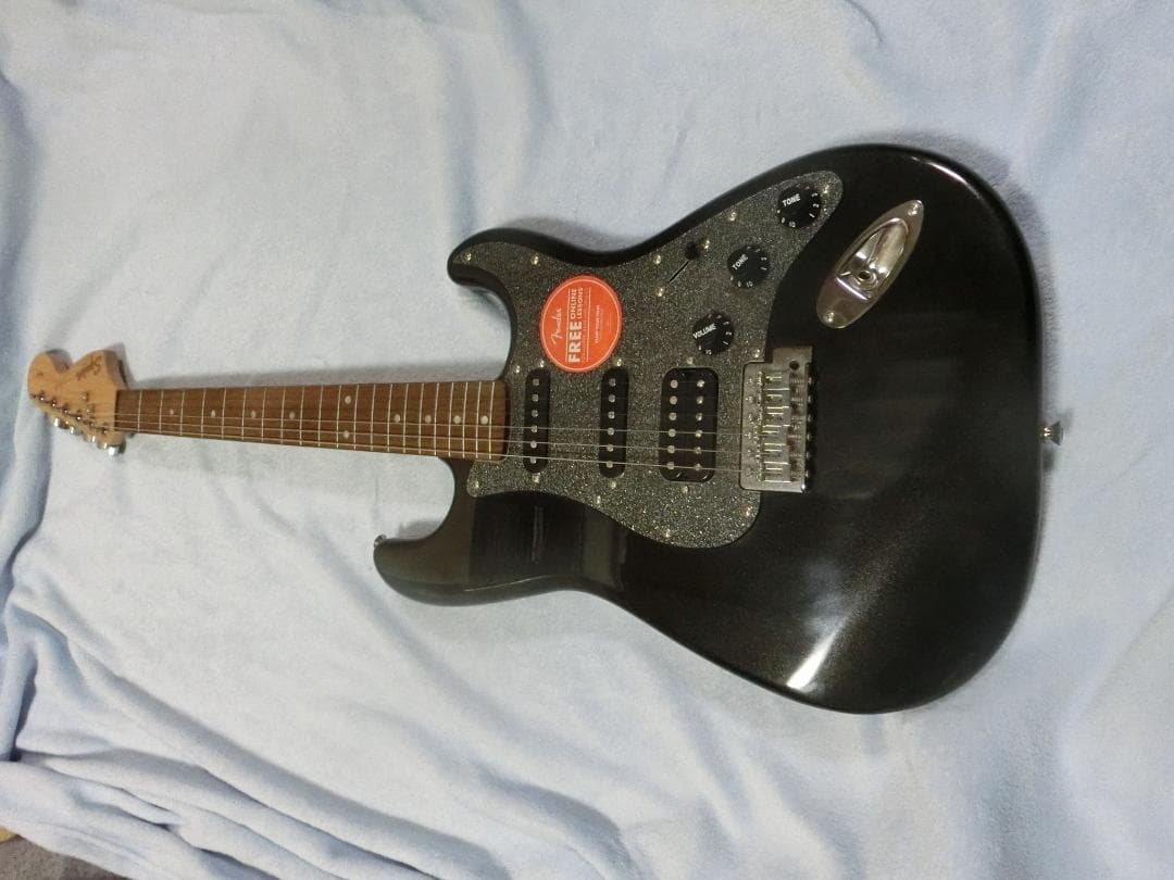 【ほぼ新品】Squier fender Stratocaster ギター（セット