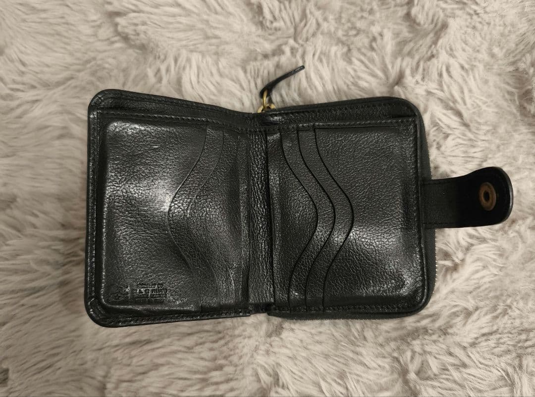 ILBISONTEイルビゾンテ黒いレザー二つ折り本革財布