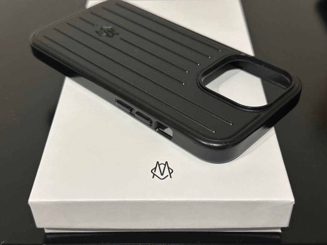 RIMOWA リモワ iPhone13pro ブラック iPhoneケース