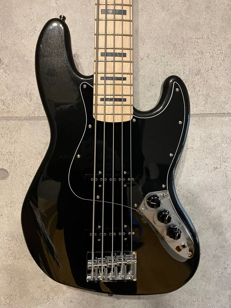 美品　5弦ベース　SQUIER JAZZ BASS アクティブ　ベーススタンド付