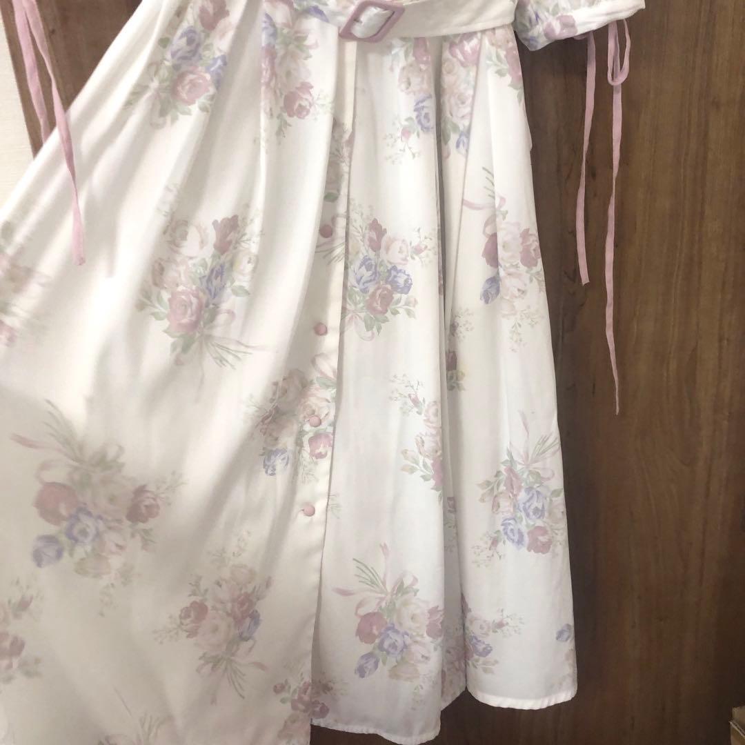 LIZLISAリズリサ 花柄ローズブーケ柄ワンピース白