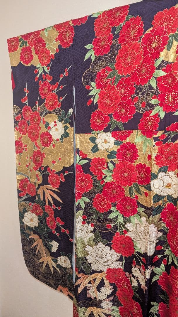 【美品】豪華な赤と白の花柄のおめでたい 振袖•Ｌサイズ
