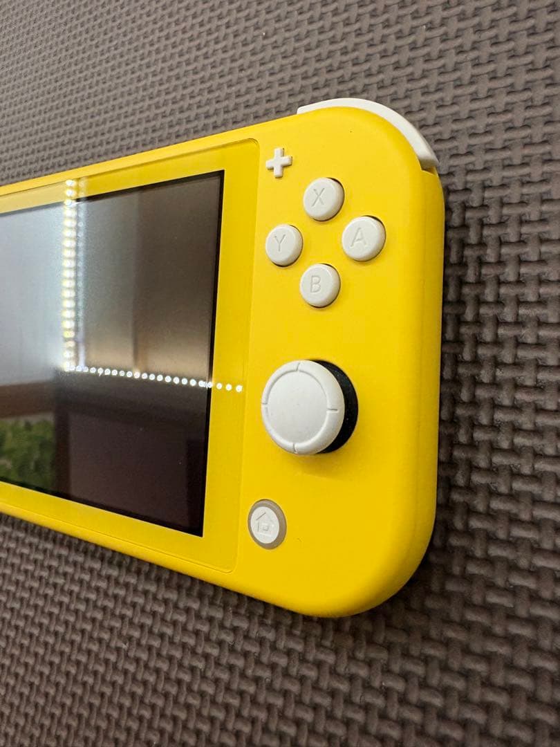 ニンテンドースイッチライト　イエロー