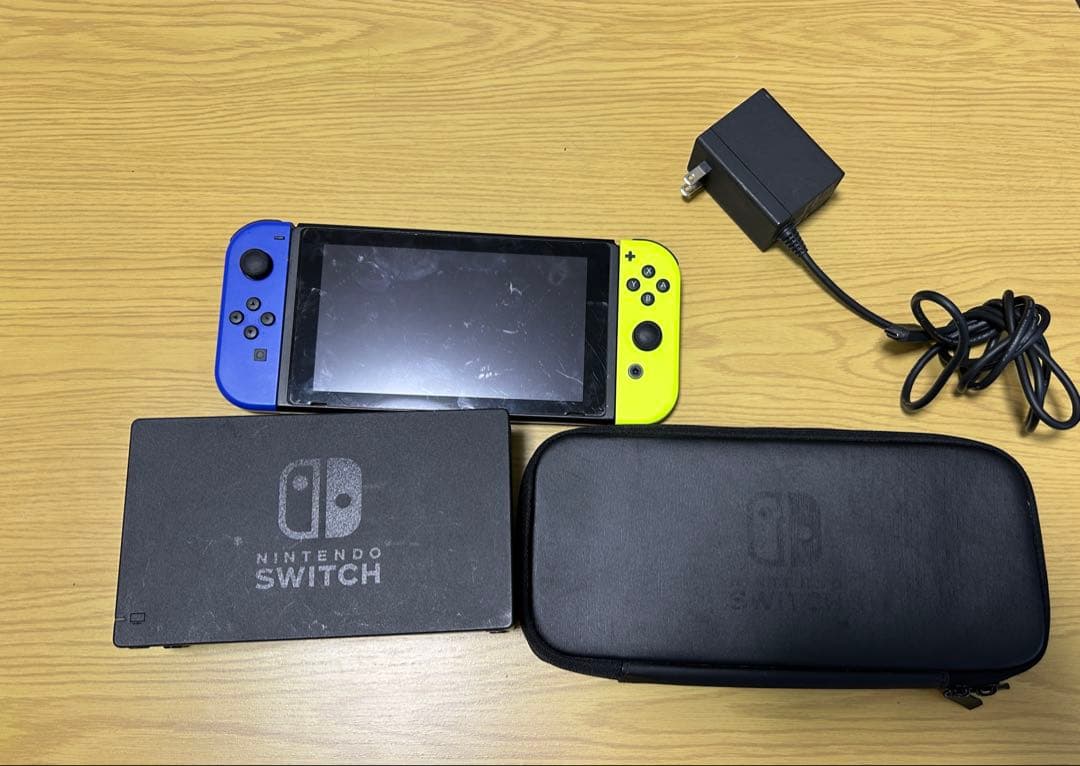Nintendo Switch本体 + 収納ケース
