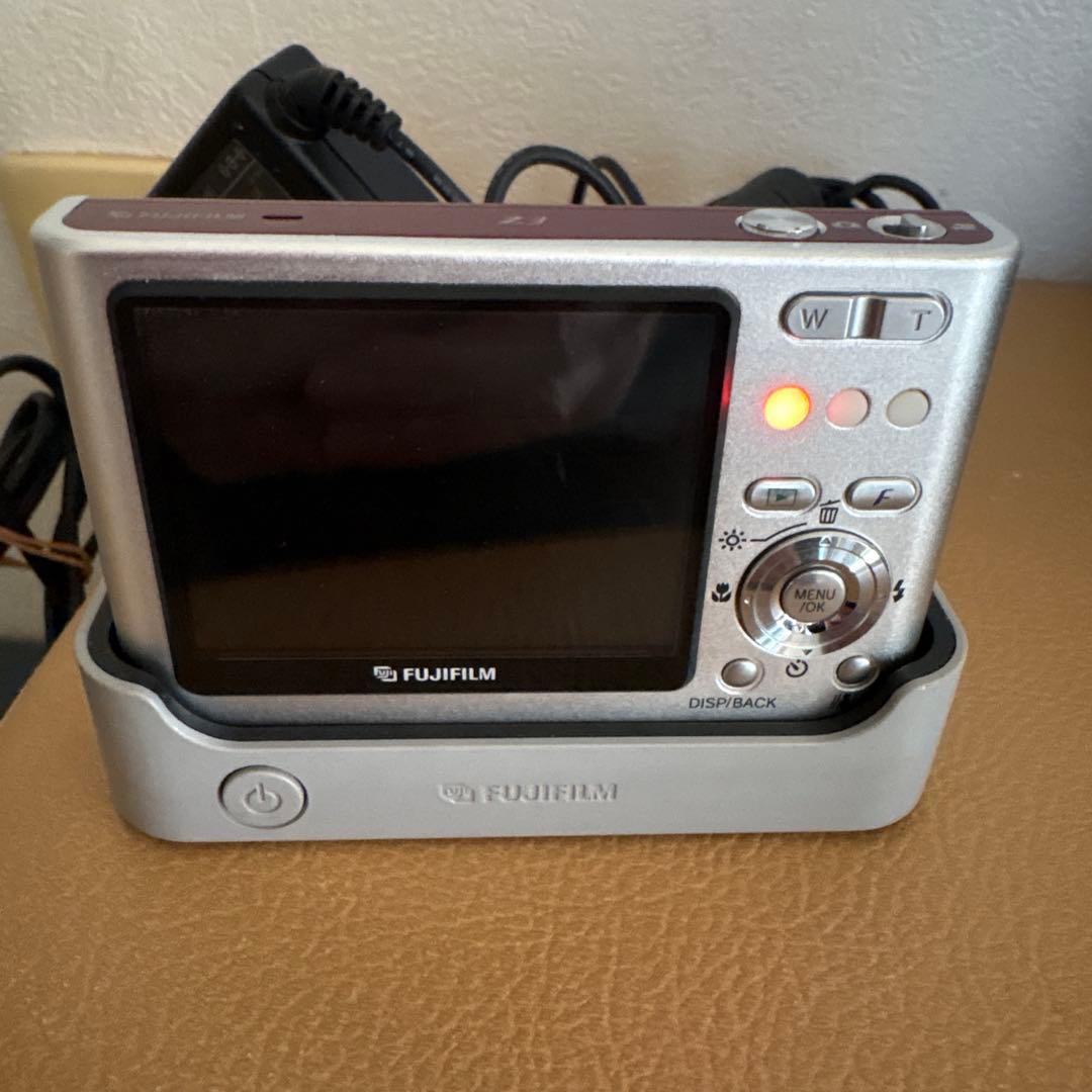24時間以内・匿名配送　FUJIFILM FinePix Z3コンパクトデジカメ