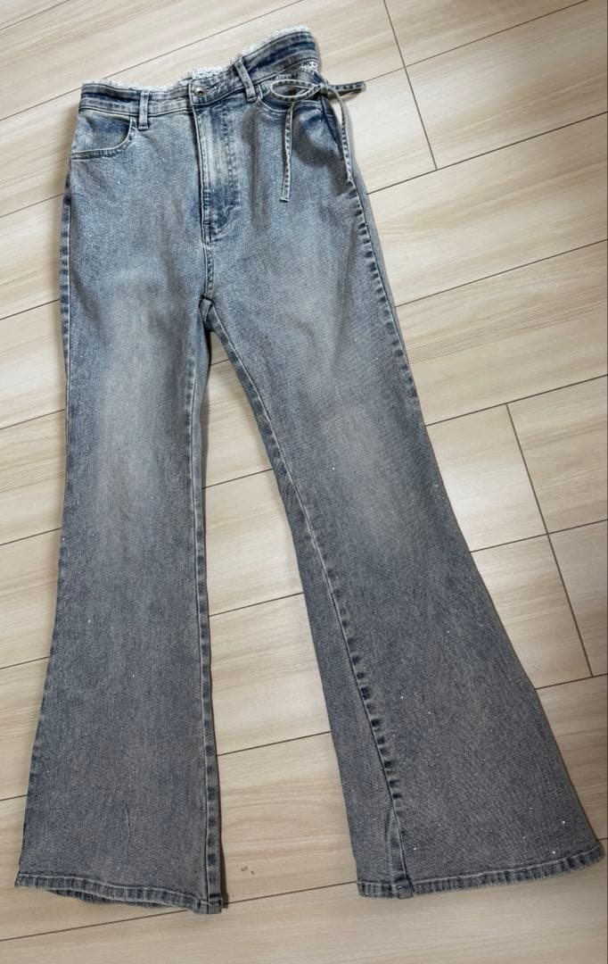 【今期予約商品】サイドカットレース美脚ビジューデニム