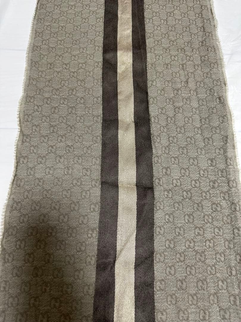 Gucci 定番色のスカーフ兼ストール