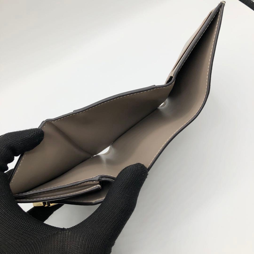 美品 現行 フェンディ FFダイヤモンド 三つ折り財布 バイカラー レザー