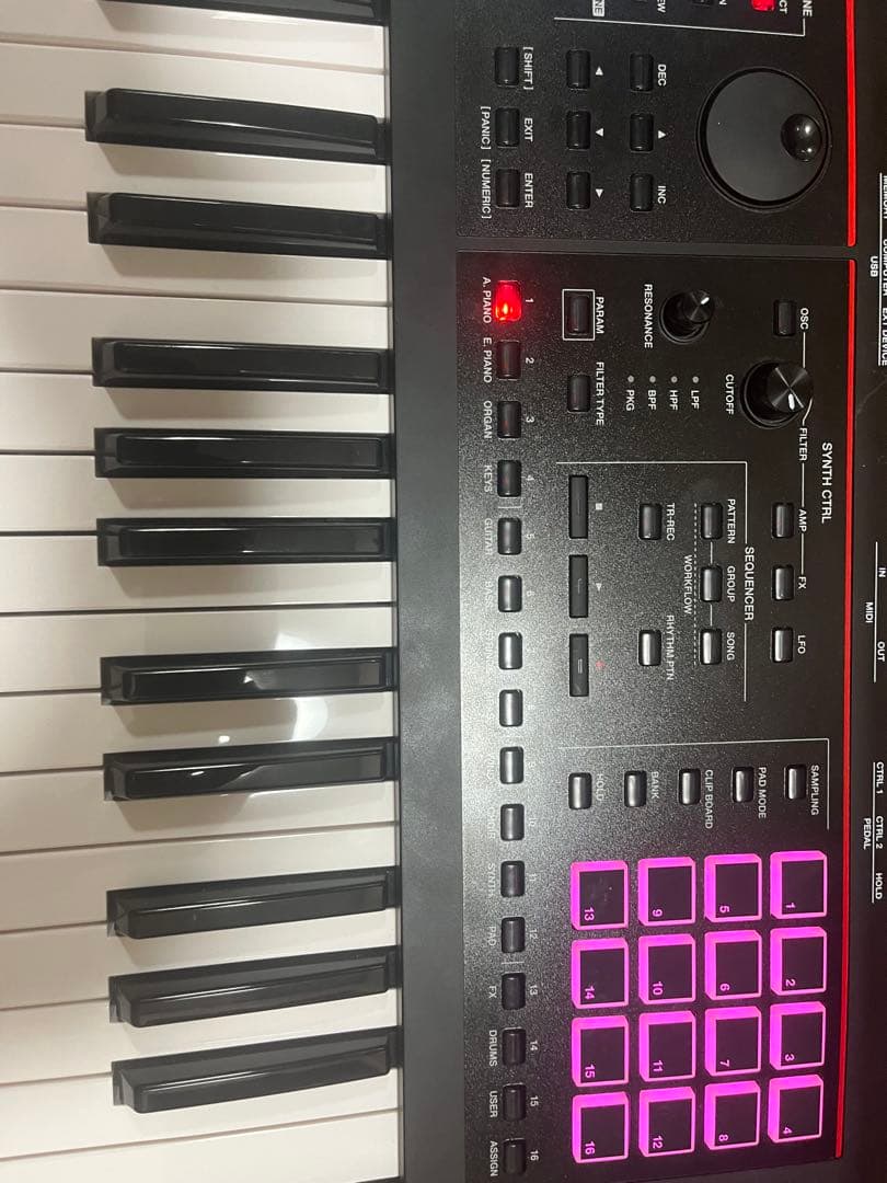 Roland fantom06 本体裏面にキズあり