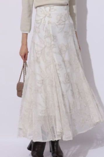 新品タグ付✨Apuwelse-riche ブークレフラワーマチフレアスカート S